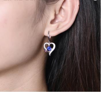 Pendientes de zafiro Material de plata de ley 925 Exquisito zafiro femenino Pendientes en forma de corazón Fiesta de regalo