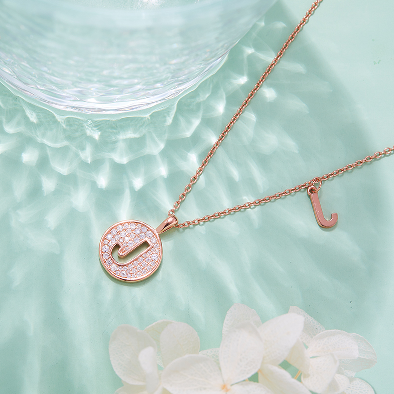 Serie alfabética J Lovely Rose Gold Necklace