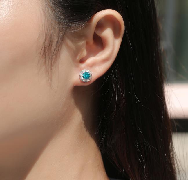 Pendientes elegantes de plata de ley 925 con gema azul