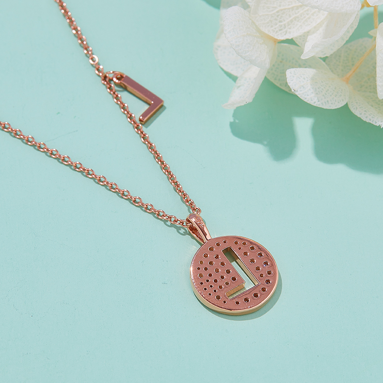 Serie alfabética L Lovely Rose Gold Necklace