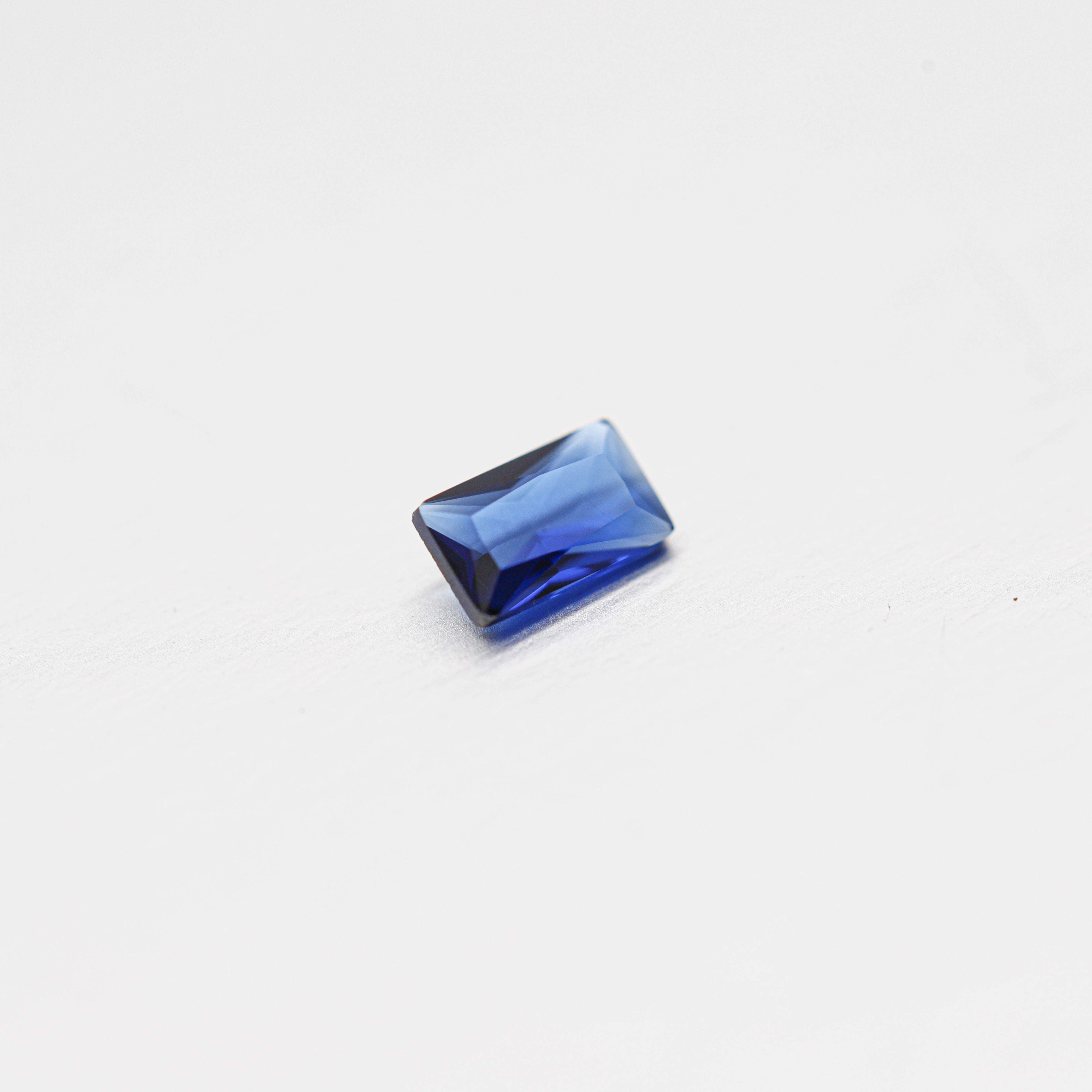 Piedra preciosa suelta de circonita cúbica azul de corte rectangular AAA de alta calidad