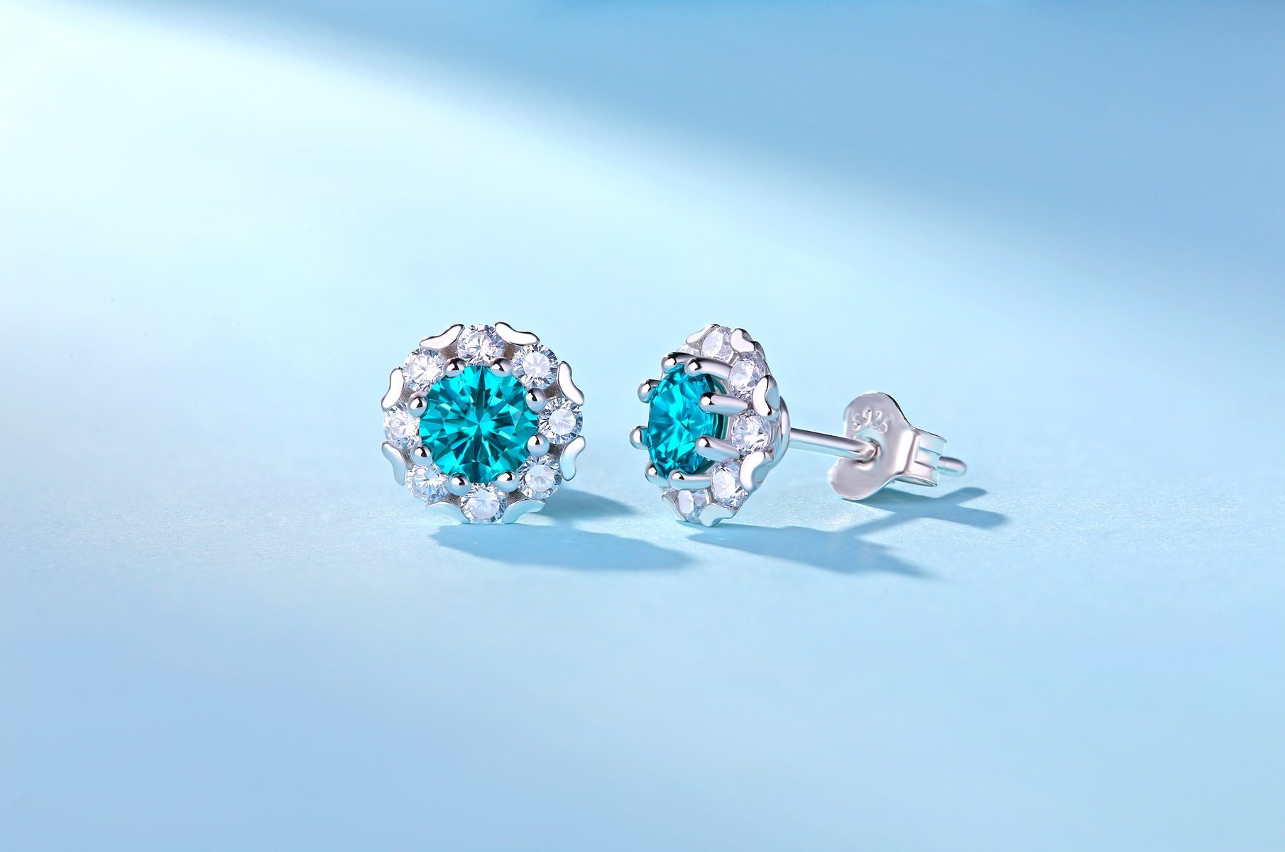 Pendientes elegantes de plata de ley 925 con gema azul