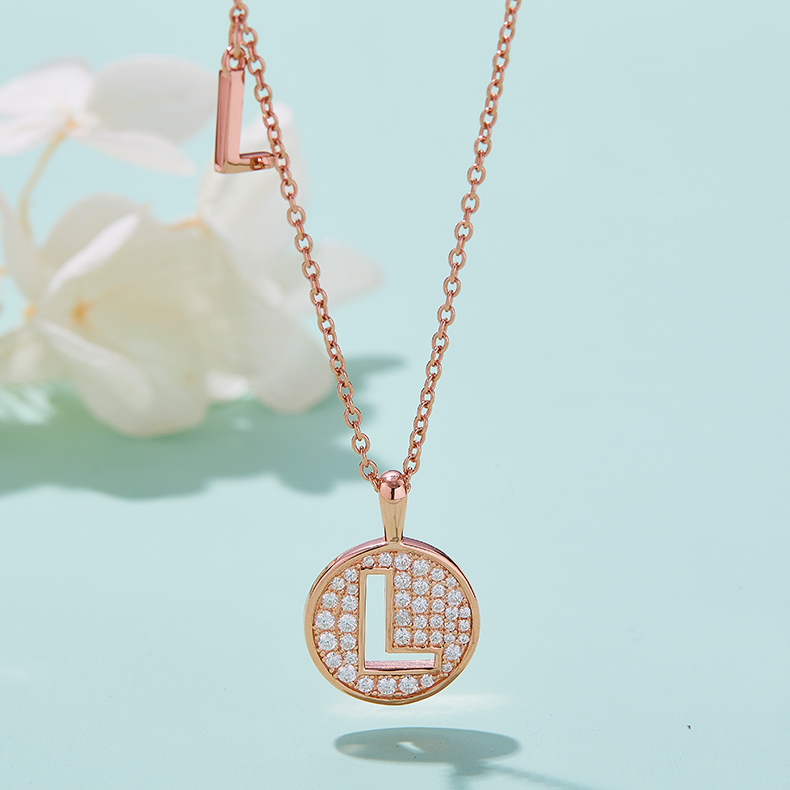 Serie alfabética L Lovely Rose Gold Necklace