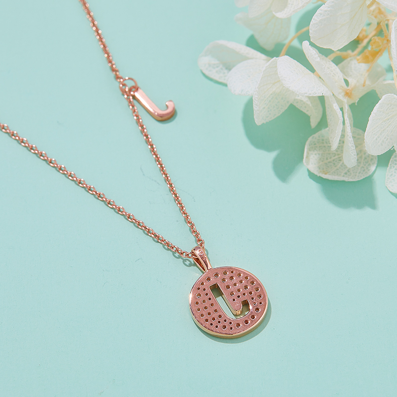 Serie alfabética J Lovely Rose Gold Necklace