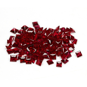 Los fabricantes venden al por mayor Ruby artificial de alta calidad 1.5-2.5mm Square Pigeon Blood Ruby