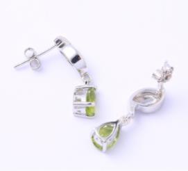 Elegantes pendientes de moda chapados en plata de ley 925 con gema verde oliva