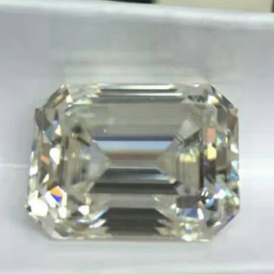 Moissanite sintético brillante en bruto de corte esmeralda de 6 * 8 mm