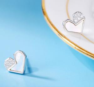 Pendientes Love de Diseño Exclusivo en Plata de Ley 925 bañados en Oro