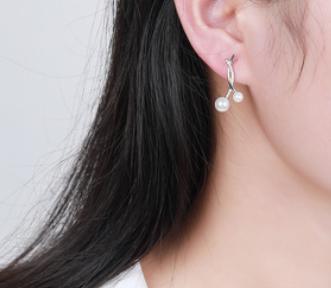 Elegantes Pendientes de Perlas Entrelazadas en Plata de Ley 925 con baño de Oro