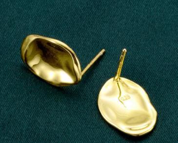 Pendientes lindos chapados en oro de plata de ley 925 con forma de hoja de loto dorado