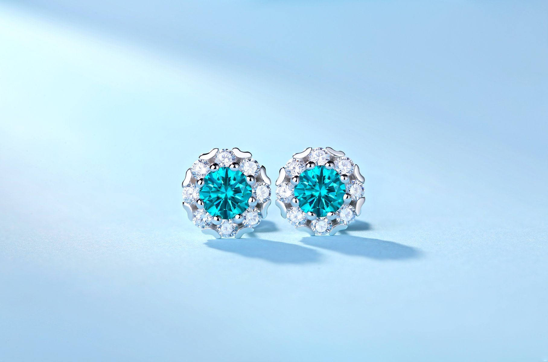 Pendientes elegantes de plata de ley 925 con gema azul