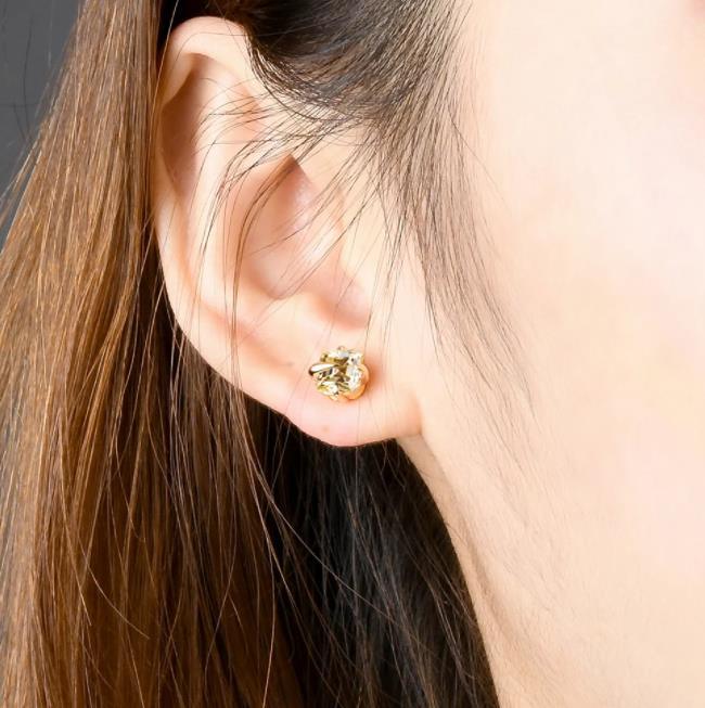 Pendientes de mujer de moda chapados en oro de plata de ley 925 con diseño de nicho único