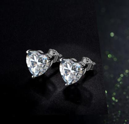 Preciosos pendientes en forma de corazón precio al por mayor de fábrica 925 pendientes chapados en oro de plata esterlina